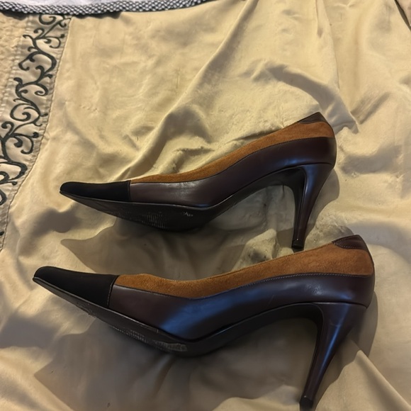 Via Spiga Brown Leather Pumps w/ Gold Suede Sides & Black Suede Toes - Picture 5 of 12